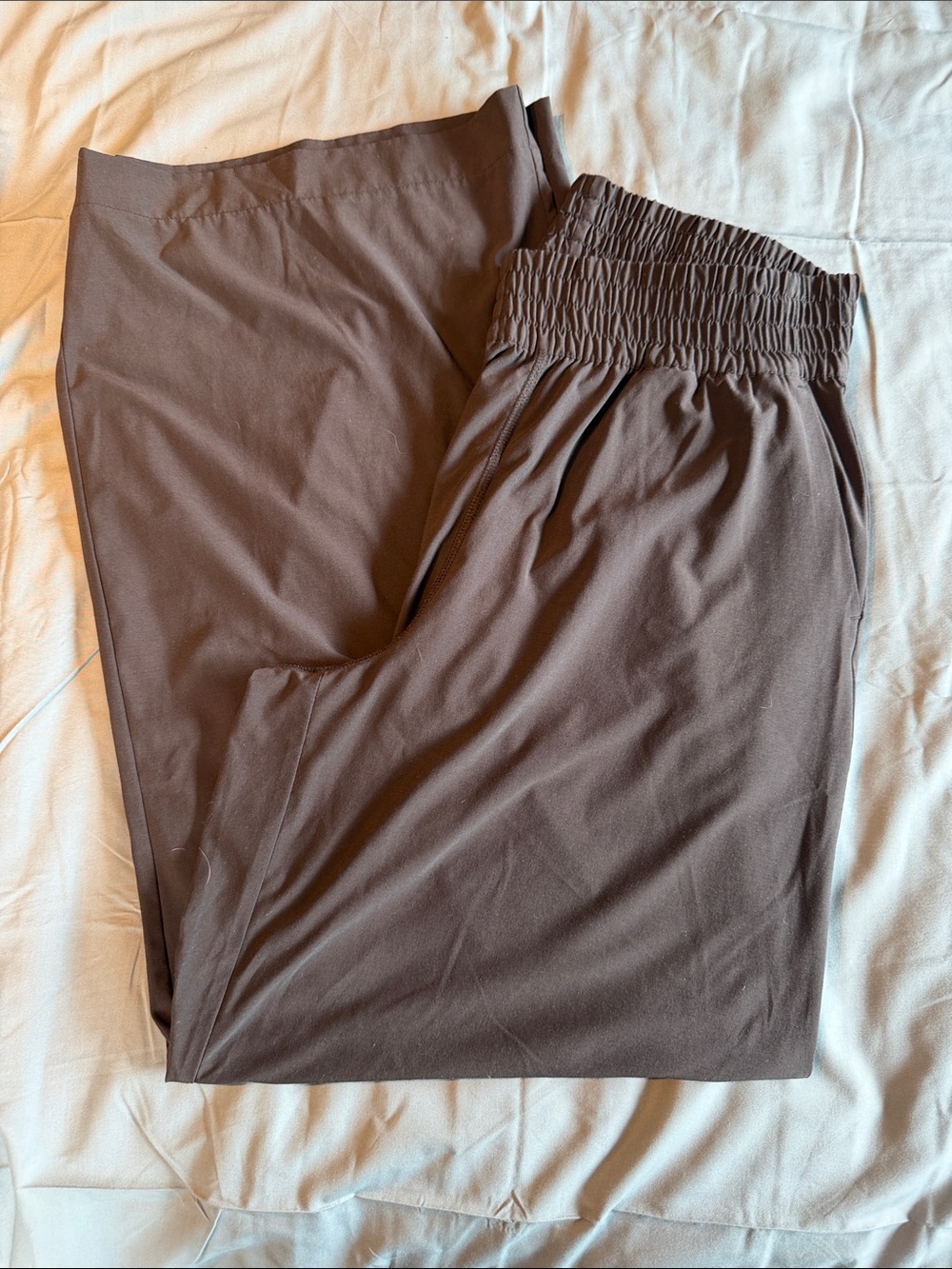 Vuori villa wide leg pant. Charcoal. Size Large. - Picture 1 of 7